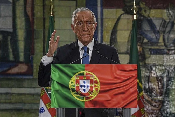  Presidential candidate Marcelo Rebelo de Sousa delivers his victory speech after been re-elected as Portugal's President during the 2021 presidential elections in Lisbon on January 24, 2021. - Marcelo Rebelo de Sousa won Portugal's presidential election with a majority of the vote in the first round, according to the election commission. (Photo by PATRICIA DE MELO MOREIRA / AFP)
      Byline  -  (crédito: AFP)