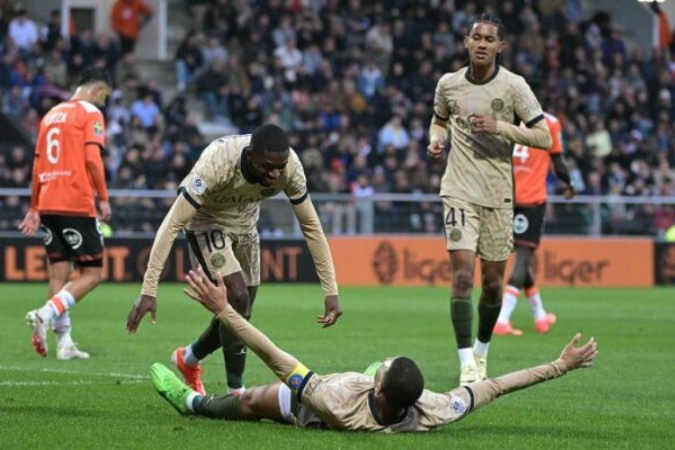 PSG pode terminar o dia como campeão francês -  (crédito: Foto: Damian Meyer/AFP via Getty Images )