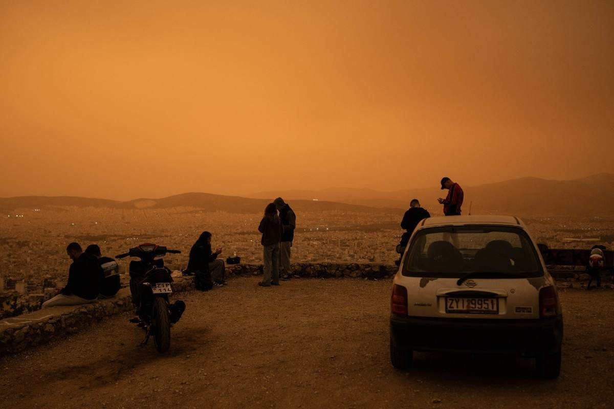 Nuvens de poeira sopradas do Saara cobriram Atenas e outras cidades gregas em 23 de abril de 2024      