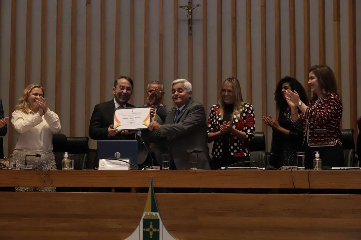       Sessão Solene Outorga de Título de Cidadão Honorário de Brasilia ao Senhor Guilherme Machado, presidente do Correio Braziliense.