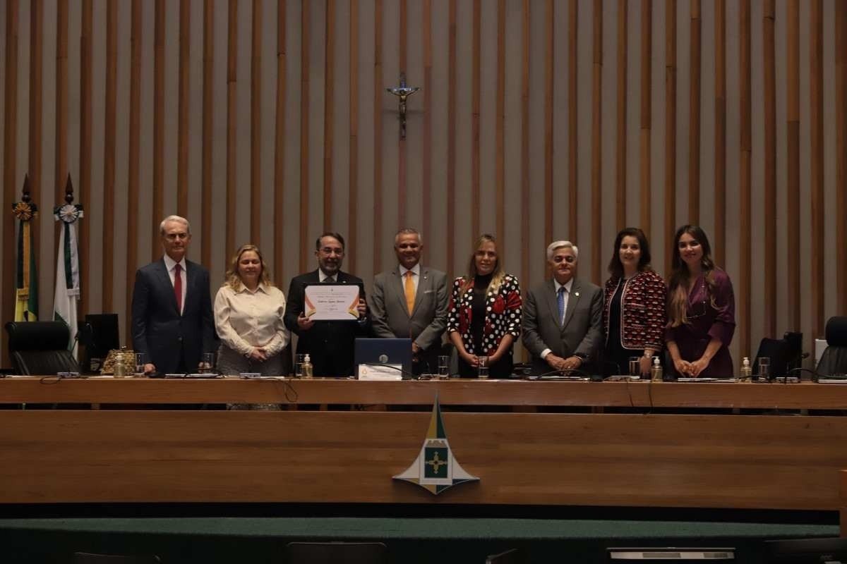  Sessão Solene Outorga de Título de Cidadão Honorário de Brasilia ao Senhor Guilherme Machado, presidente do Correio Braziliense.     