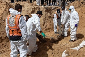 Fontes militares israelenses negam responsabilidade pelo sepultamento em massa -  (crédito: EPA)