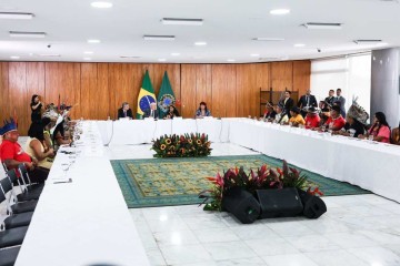 Lula recebe lideranças e coordenadores de organizações indígenas, mas não dá resposta definitiva para demarcações que consideram urgentes -  (crédito: Valter Campanato/Agência Brasil)