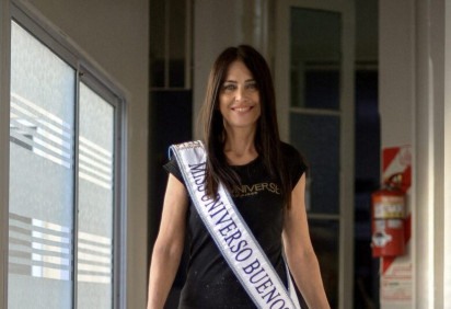 A nova Miss Universo Buenos Aires 2024, Alejandra Rodriguez posa para uma foto em La Plata, província de Buenos Aires       -  (crédito: MARCOS GOMEZ / AFP)