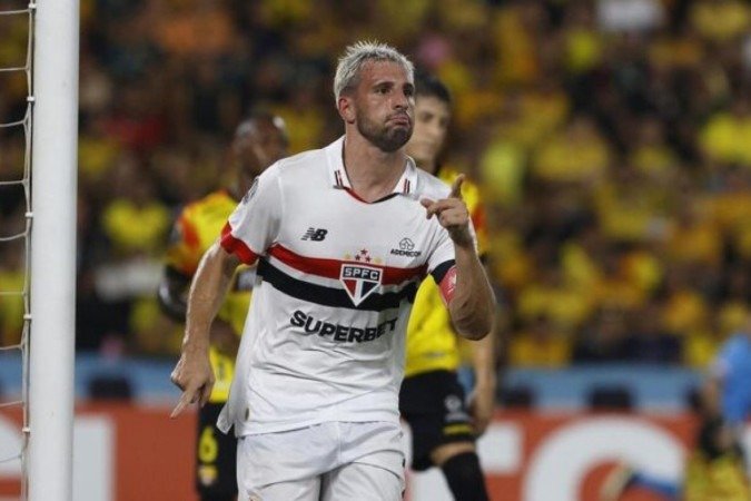 Calleri recebeu cruzamento na medida de Ferreira para marcar de cabeça - (crédito: Foto: Rubens Chiri/Saopaulofc) Calleri recebeu cruzamento na medida de Ferreira para marcar de cabeça - (crédito: Foto: Rubens Chiri/Saopaulofc)