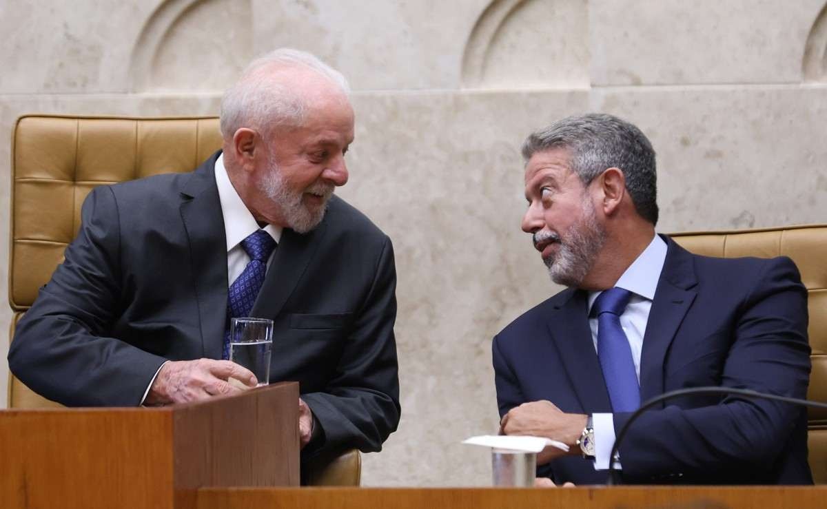 Lula e Lira se reúnem para negociar retomada de taxação de compras até US$ 50