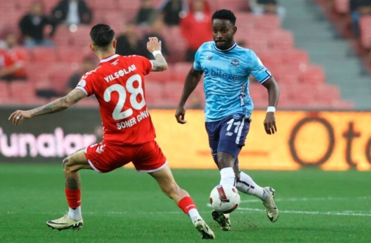 Ex-Corinthians, Steven Mendoza projeta duelo importante na Turquia