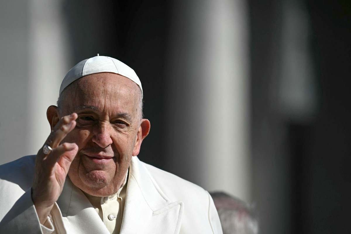 Papa Francisco repete termo ofensivo contra LGBTs: 