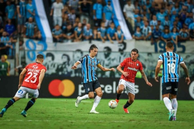 Pedro Geromel em ação pelo Grêmio no jogo diante do Huachipato, na Arena, pela Libertadores -  (crédito: Foto: Lucas Uebel/Grêmio FBPA)