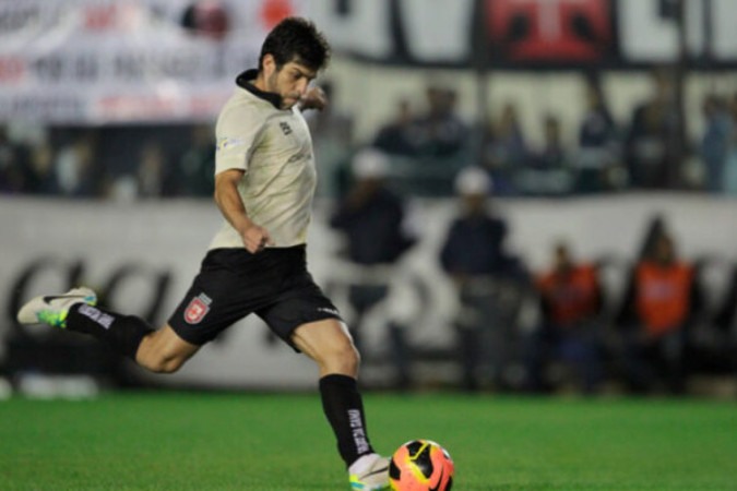 Juninho Pernambucano teve exibição importante, com gol de falta e assistência -  (crédito: Foto: Marcelo Sadio/Vasco)