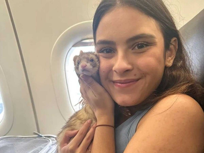 A juíza Alessandra Alves de Moura reconheceu que a estudante Júlia Braz recebeu indicação de acompanhamento do animal de assistência emocional -  (crédito: Arquivo pessoal)