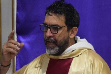 O padre que desafia o regime cubano: 'É impossível ser sacerdote em Cuba sem dizer o que acontece aqui'