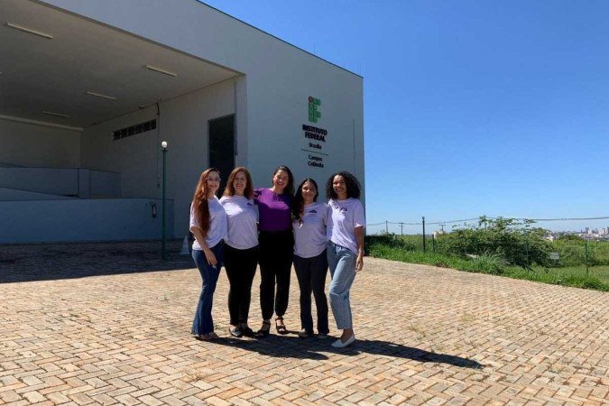 Adrielly Melo, aluna que tornou-se coordenadora do curso, Marilda Castro, presidente do Instituto Matriusca, Thatiane Sampaio, professora do campus de Ceil&acirc;ndia, Kawane Candia, aluna formada, e Simara Mota, aluna formada