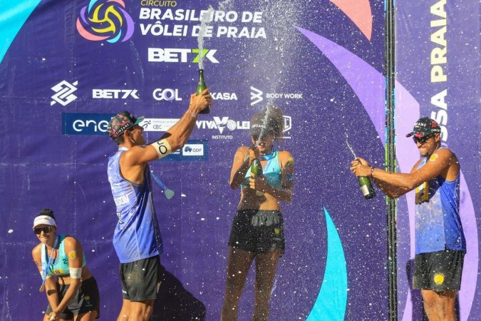 Duda e Ana Patrícia e Arthur Mariano e Adrielson são os campeões da quinta etapa do Circuito Brasileiro de vôlei de praia Bet7k -  (crédito: Jonas Barbosa e Robson Nogueira/CBV)