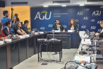 O anúncio da estratégia de segurança foi feito no prédio da AGU, em Brasília, e contou com a participação dos ministros e de secretários das pastas da advocacia da União e de Gestão -  (crédito: Francisco Artur/CB)