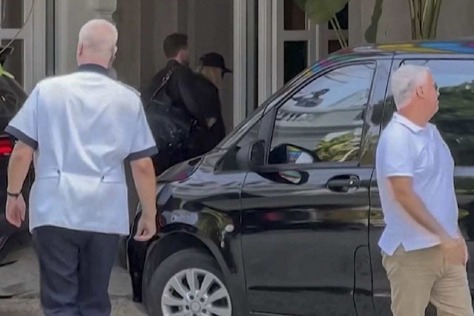 Madonna entrando no Copacabana Palace       -  (crédito: Florian PLAUCHEUR / AFPTV / AFP)