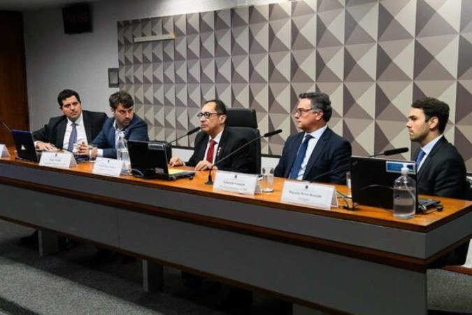 Romário fez questionamentos no senado nesta segunda-feira (29) -  (crédito: Foto: José Cruz/Agência Brasil)