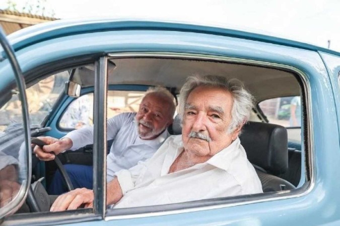 Mujica, 88 anos, conhecido como Pepe, é um dos principais líderes da esquerda latino-americana. Ele visitou Lula enquanto o brasileiro estava preso em Curitiba -  (crédito: Reprodução @lulaoficial)