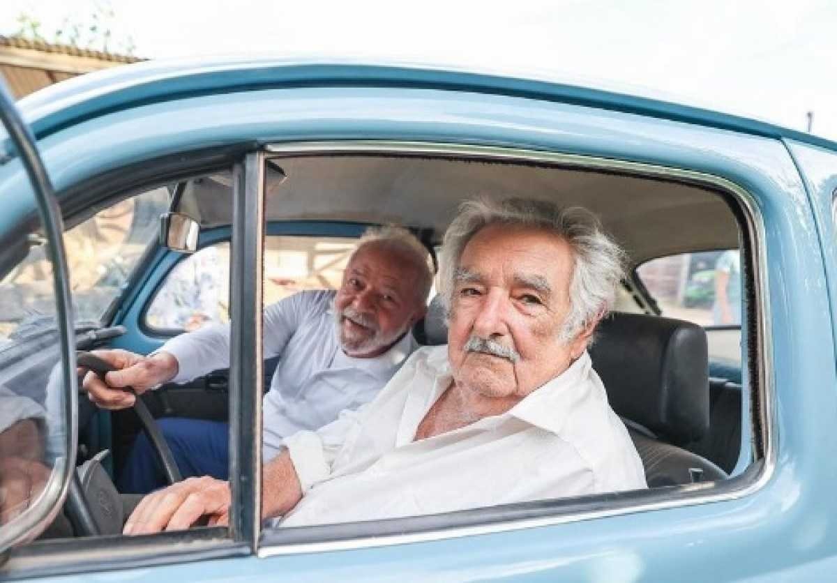 Lula deseja força a Mujica depois de uruguaio revelar tumor no esôfago