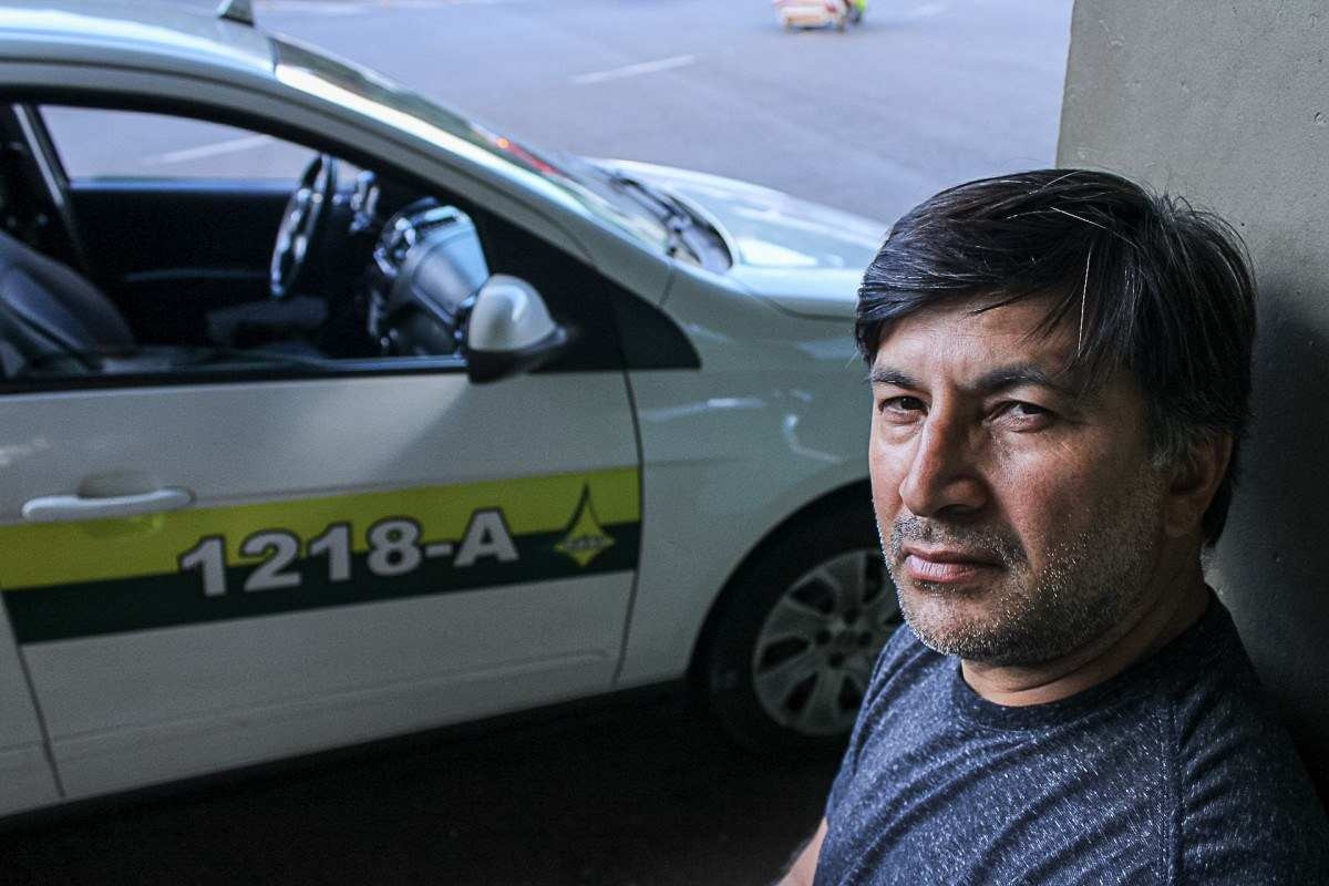 O taxista José Araújo: dificuldade para fechar as contas