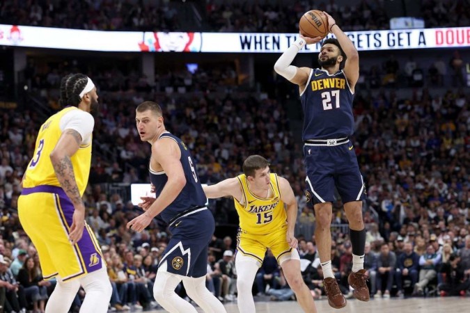 Autor do ponto decisivo, Jamal Murray foi o cestinha do confronto, com 32 pontos -  (crédito:  MATTHEW STOCKMAN / AFP)