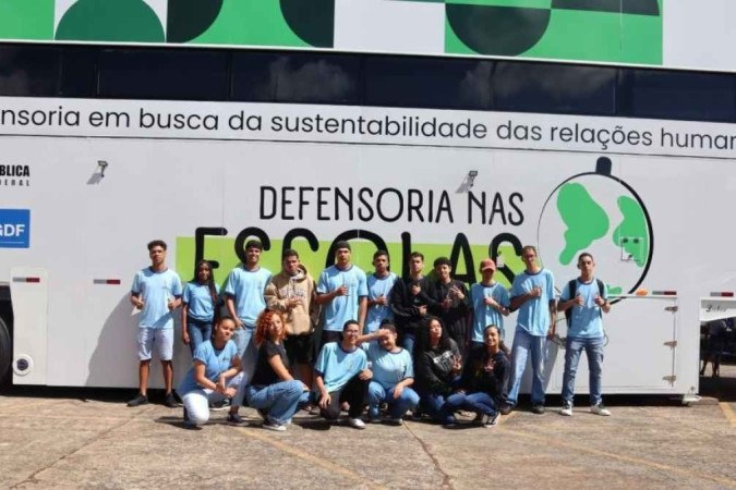 A Defensoria Pública do Distrito Federal (DPDF) inaugurou A nova Unidade Móvel de Atendimento Itinerante, exclusiva para atendimentos nas escolas públicas -  (crédito: Divulgação/ DPDF)