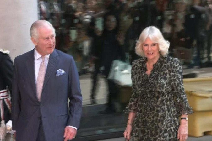 Charles III lidera os conselhos da organizações Cancer Research UK e Macmillan Cancer Support, e a rainha, de 76 anos, preside outra associação de apoio a pacientes de câncer chamada Maggie's.  -  (crédito: Yelim LEE / AFPTV AS INTERNATIONAL POOL / AFP)