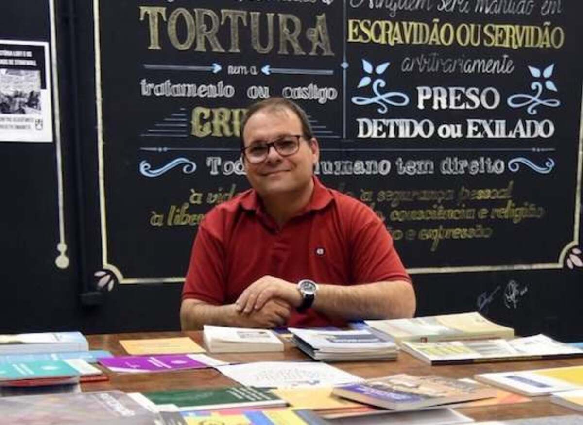 Escritores do DF celebram Dia Mundial da Língua Portuguesa