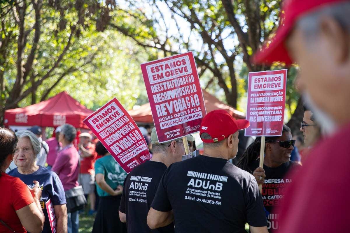 Em greve, professores da UnB cobraram do governo mais recursos para a universidade e aumento salarial