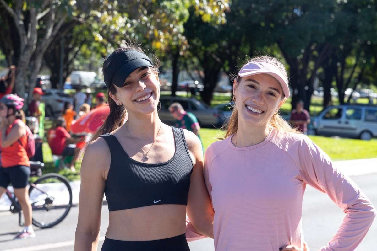 As amigas Cecília e Maria Clara aproveitaram para praticar corrida