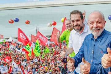 Lula e Boulos discursaram para apoiadores em ato realizado em São Paulo -  (crédito:  Ricardo Stuckert / PR)
