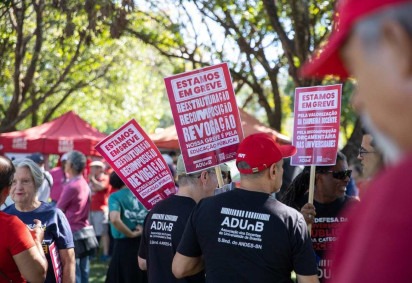 Em greve, professores da UnB cobraram do governo mais recursos para a universidade e aumento salarial -  (crédito:  Mariana Campos/CB/D.A Press)