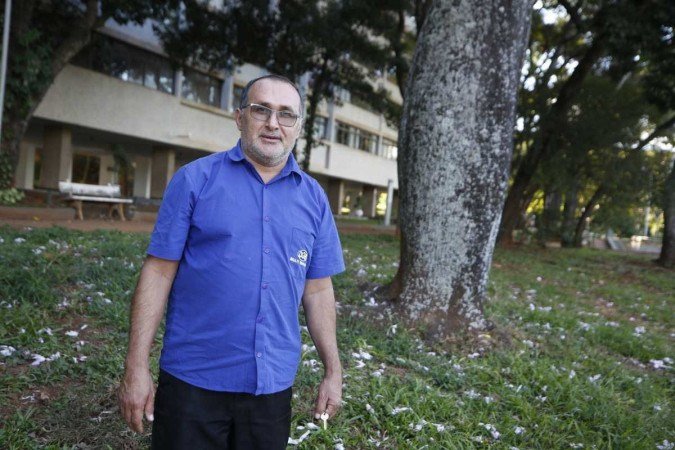  Consideradas entre as mais belas árvores do Brasil, as paineiras, também conhecidas popularmente como barrigudas, são responsáveis por deixar a capital do país ainda mais bonita ao longo do ano. Na foto, Rafael Nunes na Asa Norte.