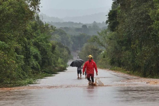 A previsão é que fortes chuvas continuem a afetar os municípios do Rio Grande do Sul, em especial os localizados na região central, até o fim desta semana. -  (crédito: Lauro Alves/ Secom)