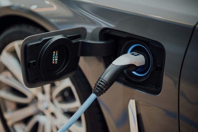 A tendência é que outras regiões do país sigam o exemplo de São Paulo e implementem legislação semelhante, tornando obrigatória a disponibilização de tomadas para carros elétricos e híbridos em novos condomínios -  (crédito: CHUTTERSNAP/Unsplash)