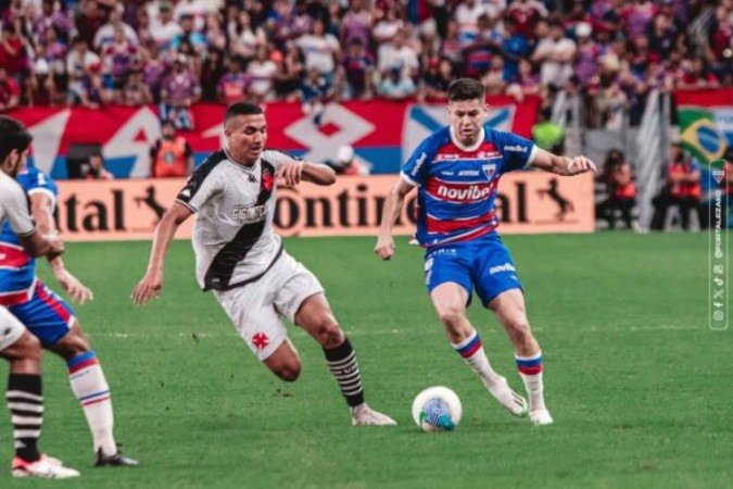 Jogadores de Vasco e Fortaleza em disputa de bola na Copa do Brasil - Foto: Mateus Lotif/FEC - (crédito: Mateus Lotif/FEC) Jogadores de Vasco e Fortaleza em disputa de bola na Copa do Brasil - Foto: Mateus Lotif/FEC - (crédito: Mateus Lotif/FEC)