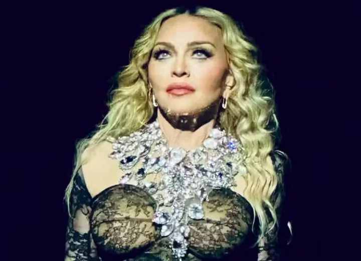 No sábado, dia 4 de maio, Madonna faz show na praia de Copacabana, no Rio de Janeiro, que encerra a turnê “The Celebration”, em comemoração aos seus 40 anos de carreira.
- (crédito: reprodução instagram) No sábado, dia 4 de maio, Madonna faz show na praia de Copacabana, no Rio de Janeiro, que encerra a turnê “The Celebration”, em comemoração aos seus 40 anos de carreira.
- (crédito: reprodução instagram)