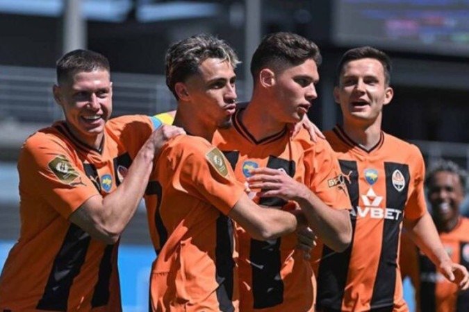 Marlon Gomes (esq.) dança com Kevin (ex-Palmeiras) após um dos gols do Shakhtar - (crédito: Foto: Divulgação/FK Shakhtar Donetsk) Marlon Gomes (esq.) dança com Kevin (ex-Palmeiras) após um dos gols do Shakhtar - (crédito: Foto: Divulgação/FK Shakhtar Donetsk)