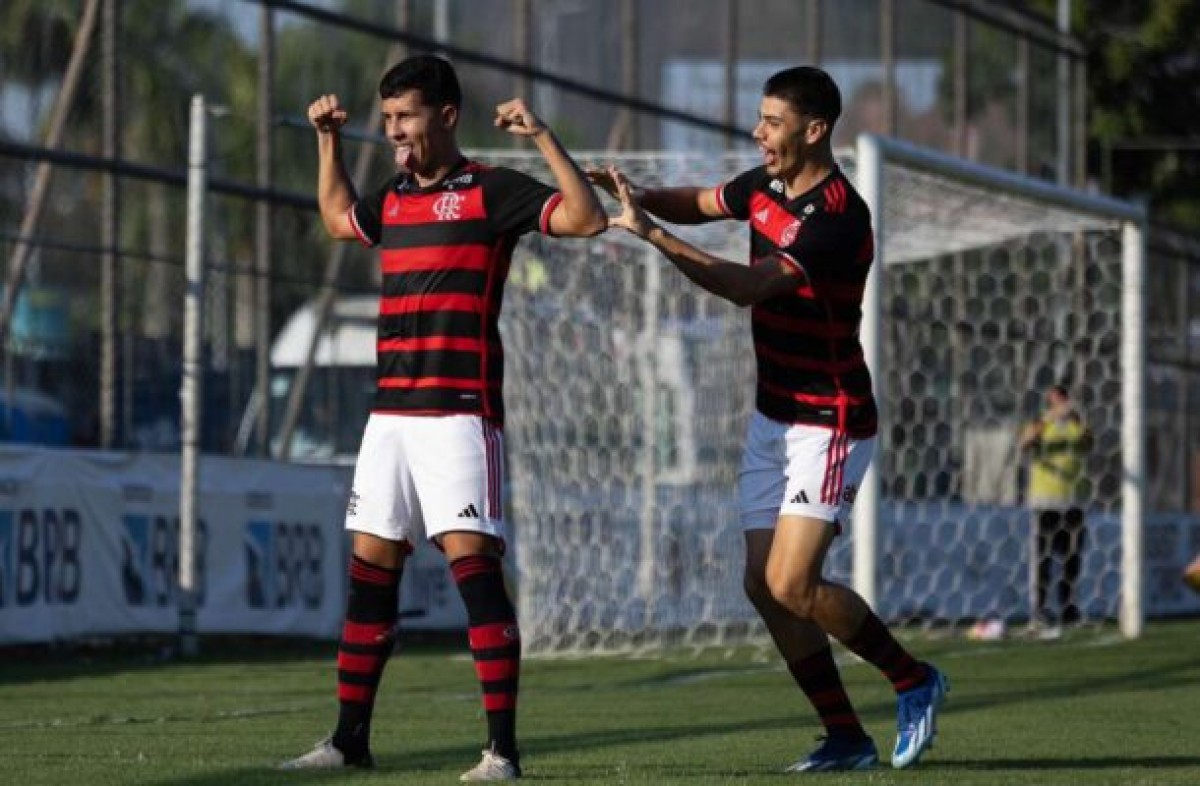 Gabigol é homenageado por jogador da base do Flamengo em dia de retorno