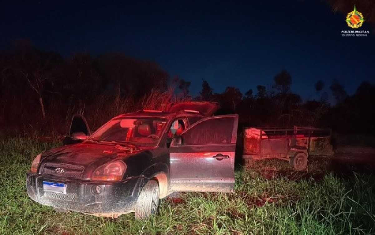 Trio com 20 passagens pela polícia é preso com 300 metros de cabos furtados