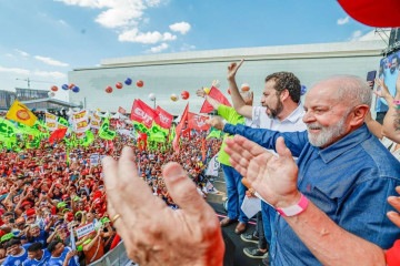 Ao discursar para os apoiadores, presidente pediu voto para Boulos na corrida eleitoral paulistana -  (crédito: Ricardo Stuckert/PR)