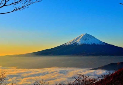 Autoridades japonesas anunciaram planos que podem surpreender fotógrafos e turistas que acompanham de perto o Monte Fuji, em Fujikawaguchiko. Isso porque, em resposta às queixas locais, o plano é a construção de uma barreira de 2,5 metros de altura e 20 metros de comprimento para obstruir a visualização do monte. -  (crédito: Kimura2 por Pixaba)