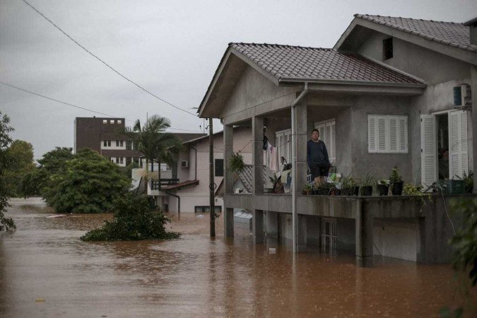  Jefferson Abreu Teles, resident of Quilombo neighborhood, rests after choosing to stay at his flooded house in Sao Sebastiao do Cai, Rio Grande do Sul state, Brazil on May 2, 2024. The death toll from a severe storm in Rio Grande do Sul, in southern Brazil, rose to 13, amid the 