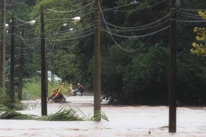 Corpo de Bombeiros trabalha em resgate de pessoas ilhadas em todo Rio Grande do Sul -  (crédito: Lauro Alves/ Secom RS)