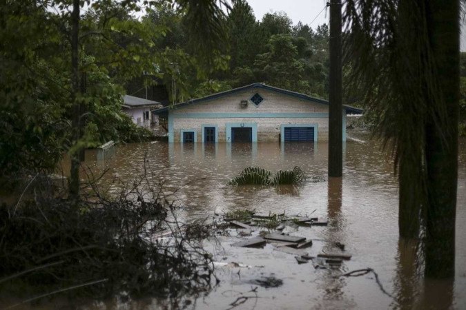 De acordo com o The New York Times, as últimas quatro horas de abril receberam 70% da quantidade de chuva esperada para o mês todo -  (crédito:  AFP)