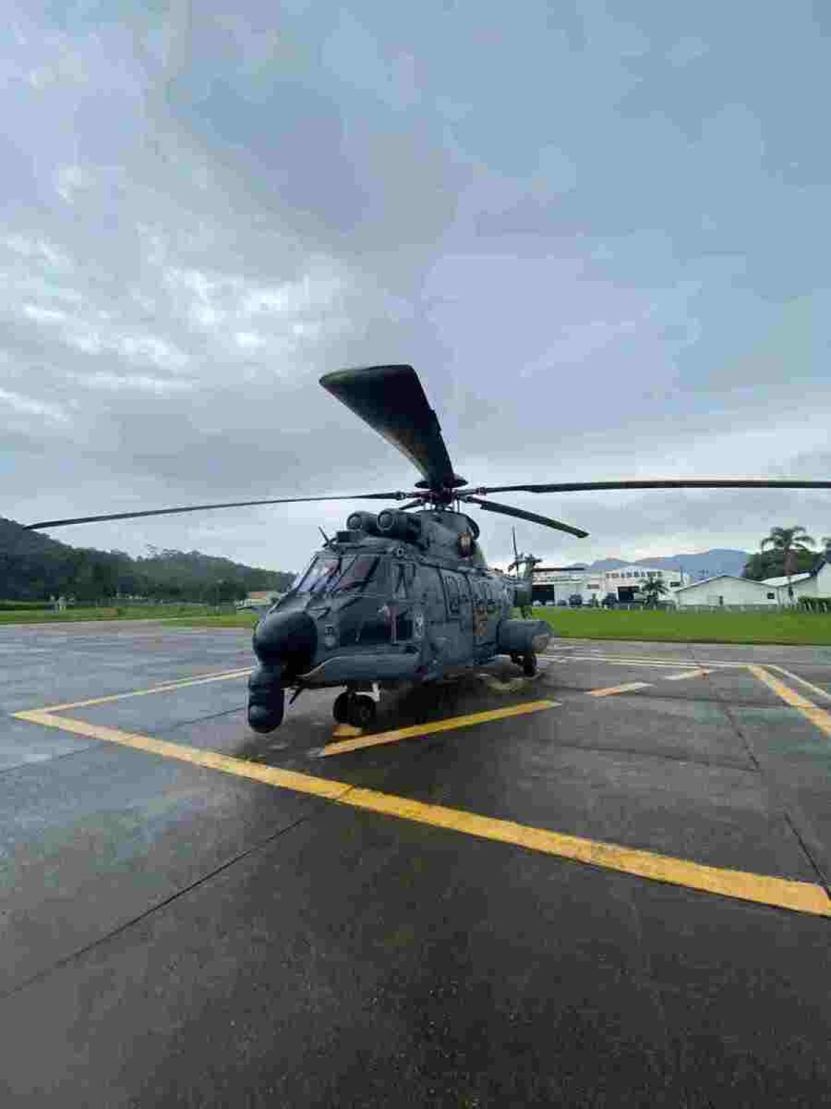 Marinha, Exército e Aeronáutica reforçam tropas, aeronaves e embarcações para fazer o resgate as populações isoladas no estado gaúcho