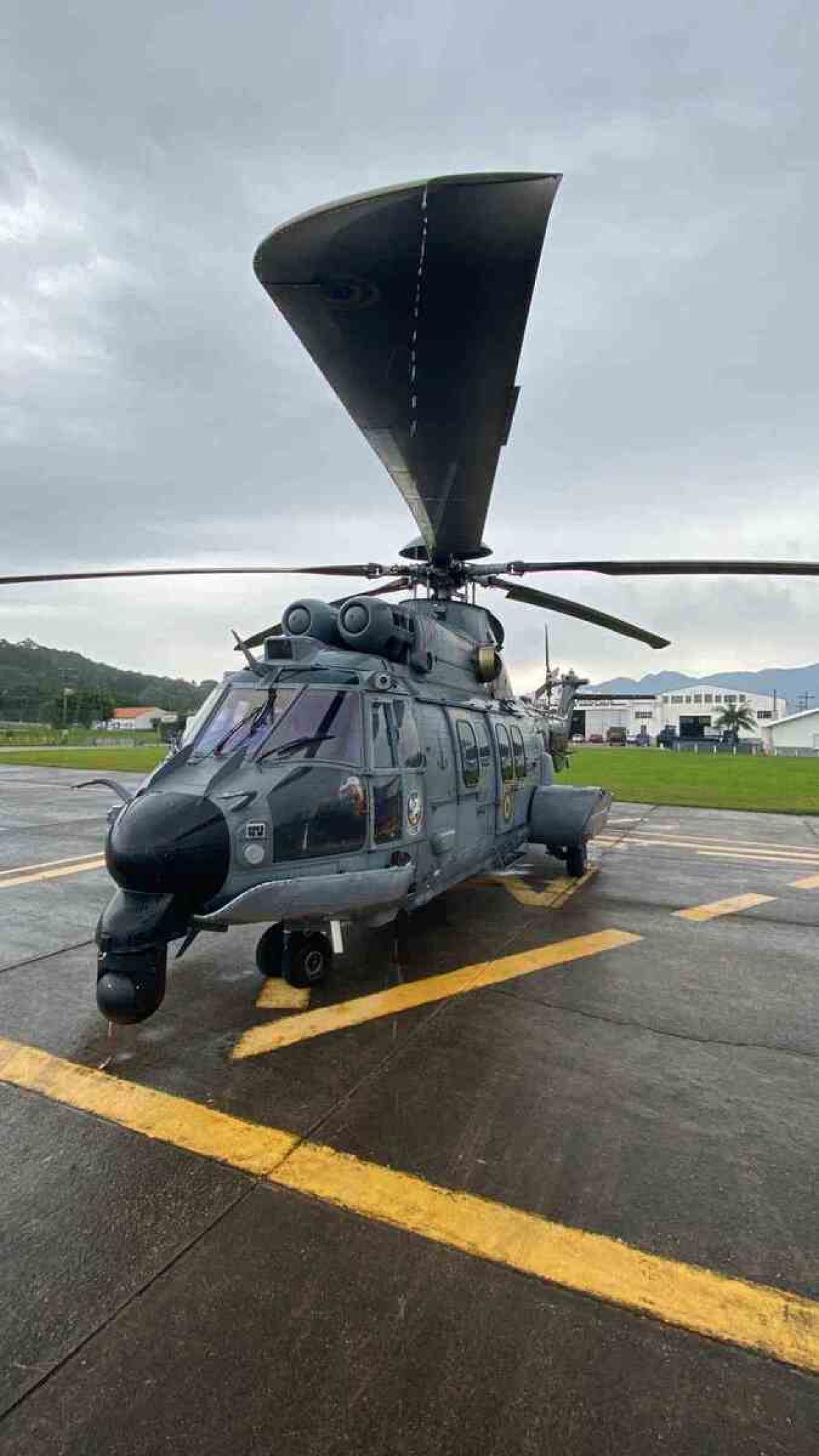 Marinha, Exército e Aeronáutica reforçam tropas, aeronaves e embarcações para fazer o resgate as populações isoladas no estado gaúcho