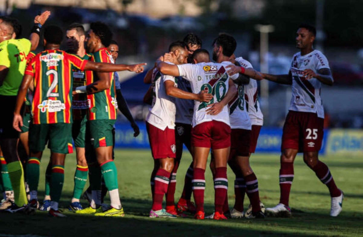 Fluminense segue no Espírito Santo; veja retrospecto no Kléber Andrade
