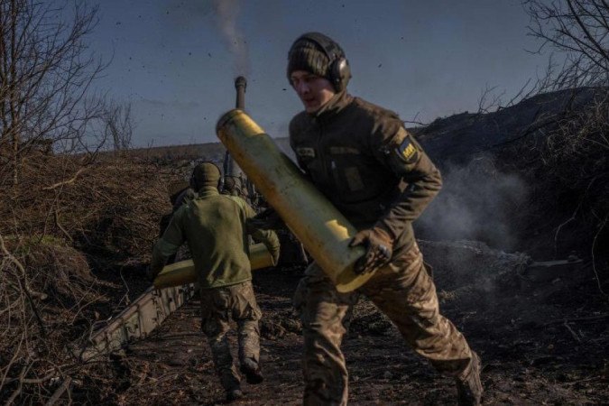 A Rússia também é acusada de usar gás lacrimogêneo no campo de batalha -  (crédito: Getty Images)