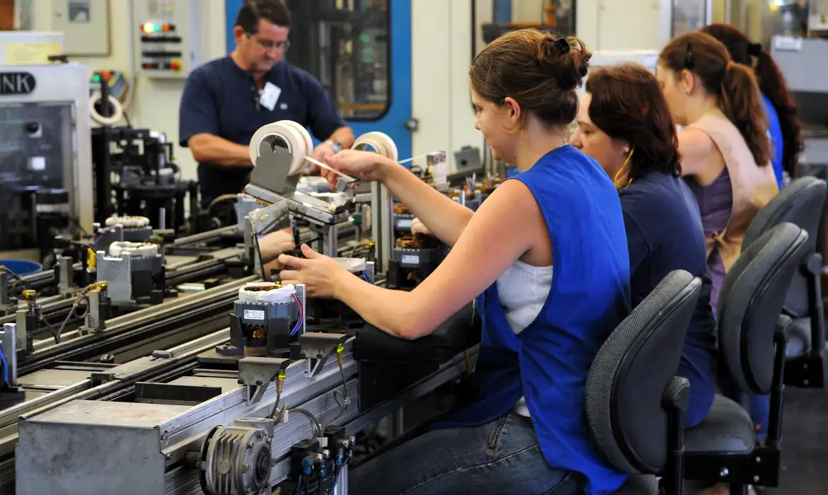 Produção industrial cresce 0,9% em março, diz IBGE -  (crédito: EBC)